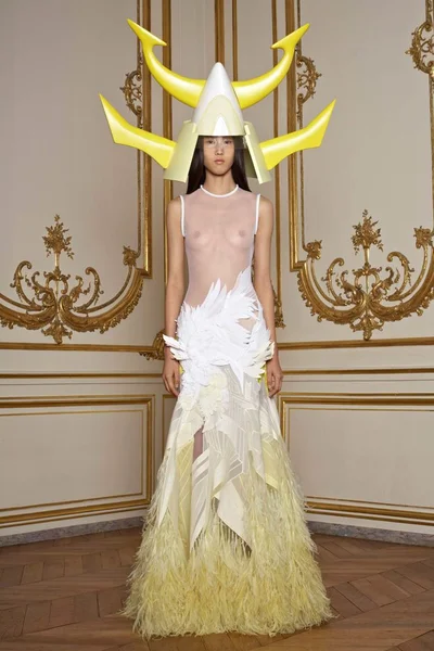 Look 13